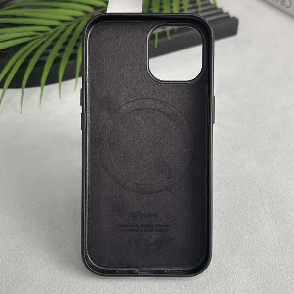 Кожаный чехол Leather Case (AAA) with MagSafe and Animation для Apple iPhone 15 Pro (6.1") — Черный — фото 3
