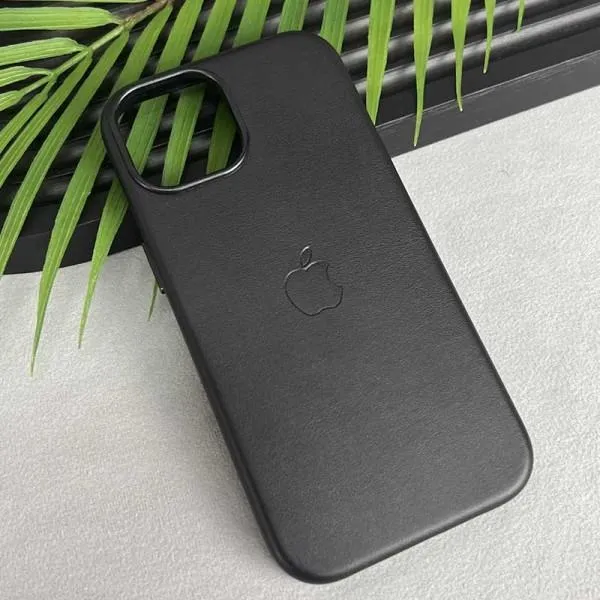 Кожаный чехол Leather Case (AAA) with MagSafe and Animation для Apple iPhone 15 Pro (6.1") — Черный — фото 4