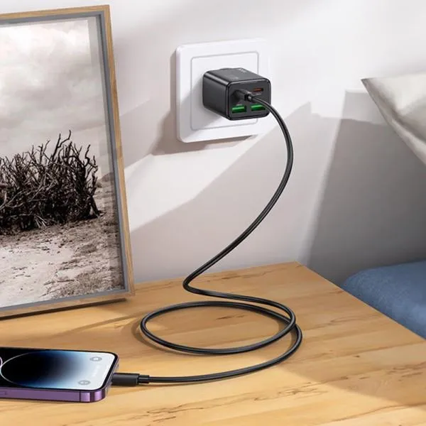 СЗУ Hoco N55 Fundador PD20W+QC3.0 (2USB-A/2C) + кабель Type-C to Lightning — Черный — фото 5