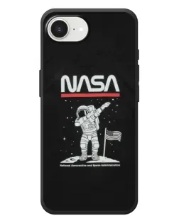Чехол для iPhone 17e с картинкой «NASA — шагаем по Луне»