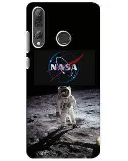 Чехол для Huawei P Smart Plus 2019 с картинкой «Астронавт на Луне»
