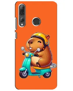Чехол для Huawei P Smart Plus 2019 с картинкой «Капибара на скутере»