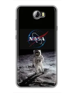 Чехол для Huawei Y5II с картинкой «Астронавт на Луне»