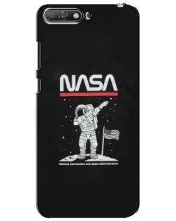 Чехол для Huawei Y6 2018 с картинкой «NASA — шагаем по Луне»