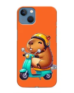 Чехол для iPhone 13 Mini с картинкой «Капибара на скутере»