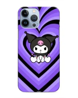 Чехол для iPhone 13 Pro с картинкой «Kuromi и фиолетовые сердца»