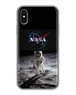 Чехол для iPhone Xs с картинкой «Астронавт на Луне»