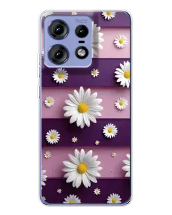 Чехол для Motorola Edge 50 Pro с картинкой «Ромашки на фиолетовом»