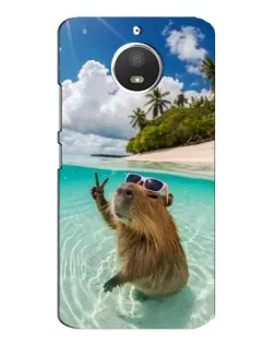 Чехол для Motorola MOTO E4 с картинкой «Капибара на море»