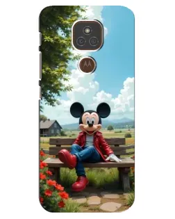 Чехол для Motorola MOTO E7 Plus с картинкой «Микки на скамейке»