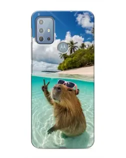Чехол для Motorola MOTO G10 с картинкой «Капибара на море»