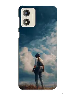 Чехол для Motorola MOTO G13 с картинкой «Герой PUBG на скале»