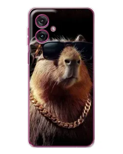 Чехол для Motorola Moto G55 с картинкой «Капибара золотая цепь»