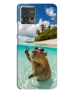 Чехол для Motorola MOTO G72 с картинкой «Капибара на море»