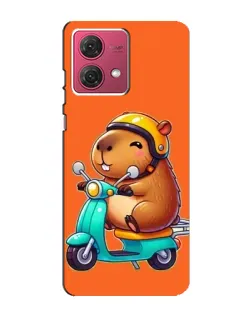 Чехол для Motorola MOTO G84 с картинкой «Капибара на скутере»