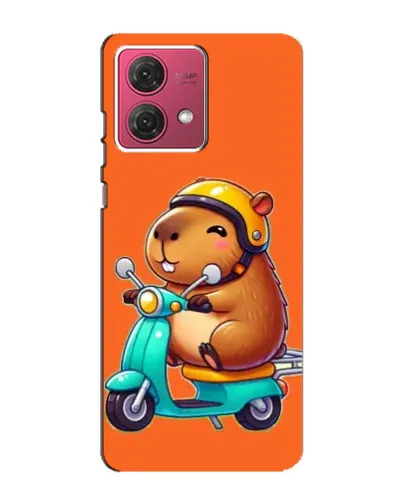 Чехол для Motorola MOTO G84 с картинкой «Капибара на скутере»