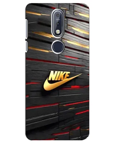 Чехол для Nokia 7.1 (2018) с картинкой «Золотой Nike на металле»