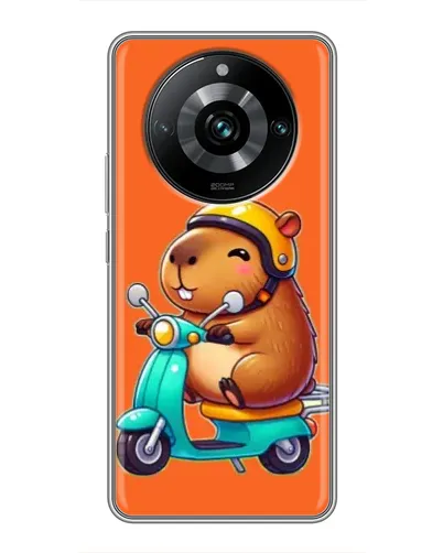Чехол для Realme 11 Pro Plus с картинкой «Капибара на скутере»