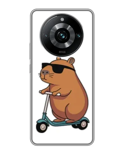 Чехол для Realme 11 Pro Plus с картинкой «Капибара на самокате»
