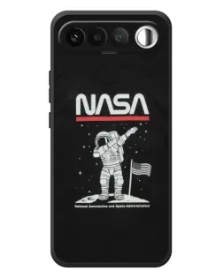 Чехол для RealMe 16 5G с картинкой «NASA — шагаем по Луне»
