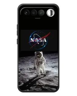 Чехол для RealMe 16 5G с картинкой «Астронавт на Луне»