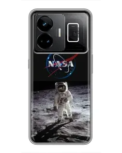 Чехол для Realme GT3 с картинкой «Астронавт на Луне»