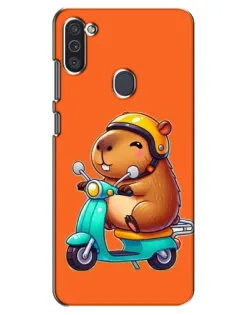 Чехол для Samsung Galaxy M11 с картинкой «Капибара на скутере» Чехол для Samsung Galaxy M11 с картинкой «Капибара на скутере»