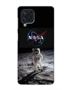 Чехол для Samsung Galaxy M32 с картинкой «Астронавт на Луне»