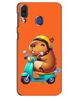 Чехол для Samsung Galaxy M20 (M205) с картинкой «Капибара на скутере» Чехол для Samsung Galaxy M20 (M205) с картинкой «Капибара на скутере»