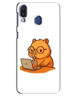 Чехол для Samsung Galaxy M20 (M205) с картинкой «Капибара с ноутбуком» Чехол для Samsung Galaxy M20 (M205) с картинкой «Капибара с ноутбуком»
