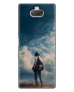 Чехол для Sony Xperia 10 с картинкой «Герой PUBG на скале»