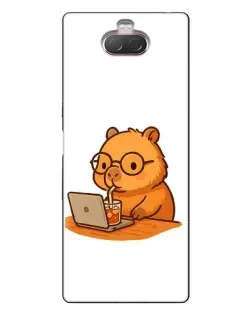 Чохол для Sony Xperia 10 з картинкою «Капібара з ноутбуком»