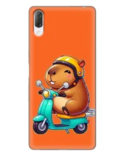 Чехол для Sony Xperia L3 с картинкой «Капибара на скутере»