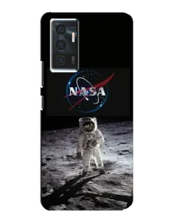 Чехол для Vivo V23e с картинкой «Астронавт на Луне»