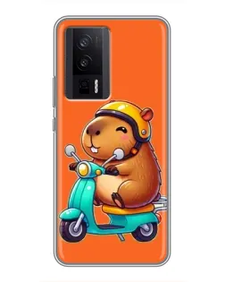 Чехол для Xiaomi POCO F5 Pro с картинкой «Капибара на скутере»