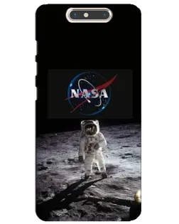 Чехол для ZTE Blade V8 с картинкой «Астронавт на Луне»
