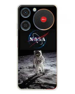 Чехол для ZTE Nubia Music с картинкой «Астронавт на Луне»