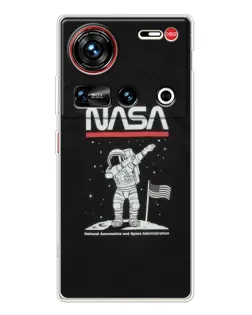 Чехол для ZTE Nubia Z70 Ultra с картинкой «NASA — шагаем по Луне»