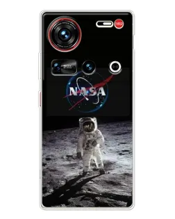 Чехол для ZTE Nubia Z70 Ultra с картинкой «Астронавт на Луне»