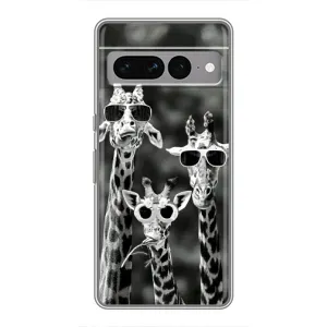 Силиконовый чехол с КАРТИНКАМИ лето для Google Pixel 7 Pro (AlphaPrint) (Жирафы в очках)