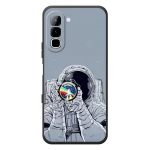 Чехол NASA для Infinix Hot 70 (AlphaPrint) (Космонавт фото)