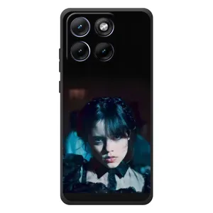Чехлы Венсдей на Motorola Edge 70 Fusion Plus Уэнсдей (AlphaPrint) (взгляд Уэнздей)