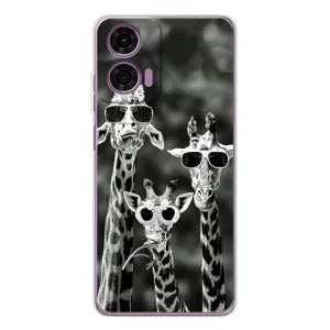 Силиконовый чехол с КАРТИНКАМИ лето для Motorola MOTO G04 (AlphaPrint) (Жирафы в очках)