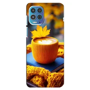 Чехол с уникальным дизайном «Осень с кофе» для Motorola MOTO G100 (Кофе на желтом пледе)
