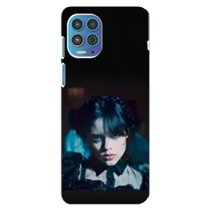 Чехлы Венсдей на Motorola MOTO G100 Уэнсдей (AlphaPrint) (взгляд Уэнздей)