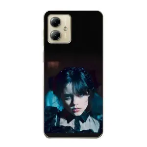 Чехлы Венсдей на Motorola MOTO G14 Уэнсдей (AlphaPrint) (взгляд Уэнздей)