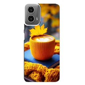 Чехол с уникальным дизайном «Осень с кофе» для Motorola MOTO G34 (Кофе на желтом пледе)