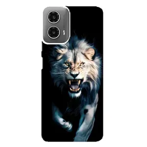 Чехол с картинкой «Хищники» для Motorola MOTO G34 (Лев в темноте)