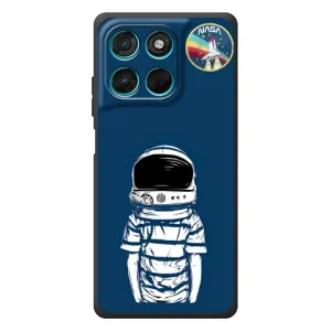 Чехол NASA для Motorola Moto G57 Power (AlphaPrint) (Мальчик в шлеме)