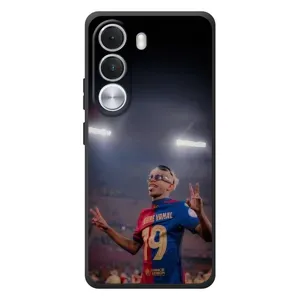 Чехол с футболистом Ламин Ямаль Realme C100i (Ямаль на стадионе)